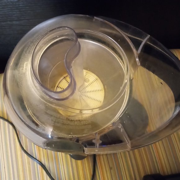 Black & Decker 400 Watt Fruit And Vegetable Juice Extractor/Juicer - Picture 6 of 8